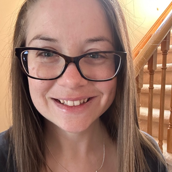 Meet your Posher, Stephanie - Picture 1 of 1
